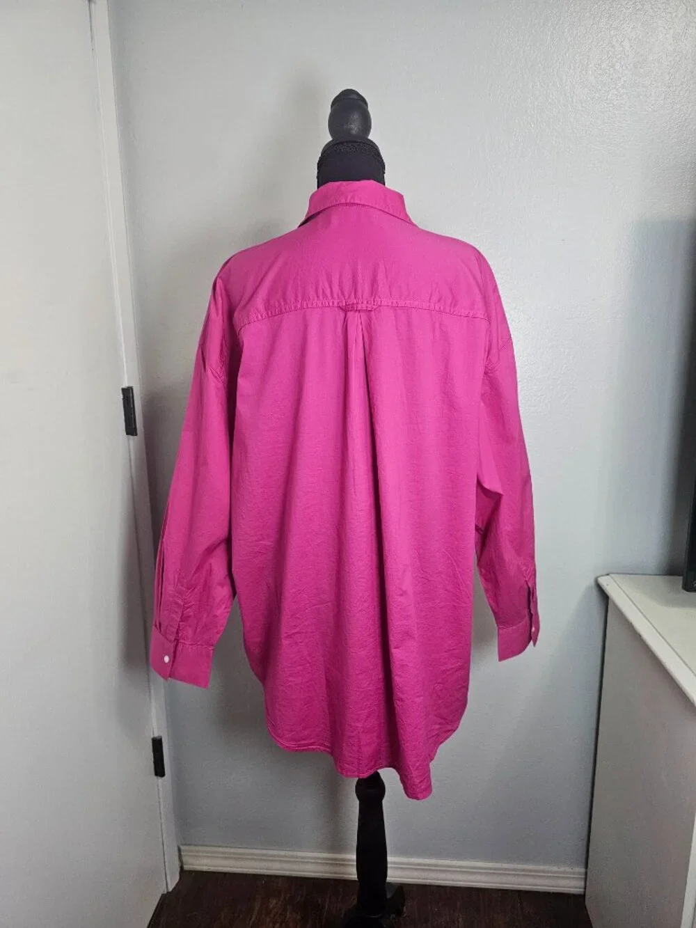 NWT Old Navy Boyfriend Shirt Women's Fuchsia Pink Button Down Long Sleeve Size L - Picture 3 of 6